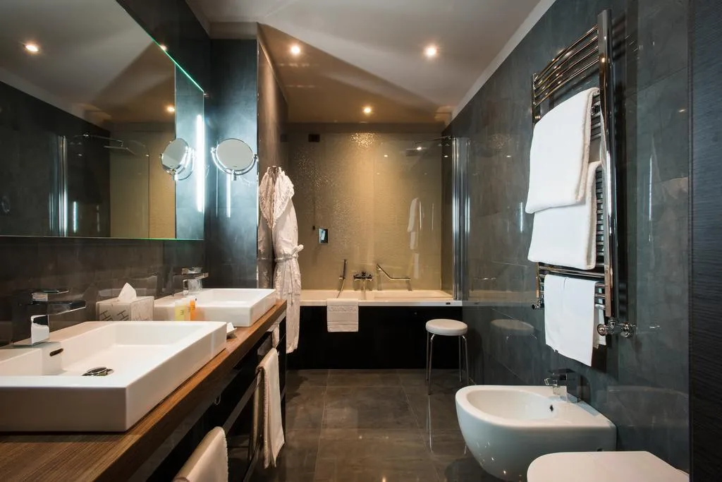 JUNIOR SUITE CAPACITY 3 Room, Uptown Palace, Milan