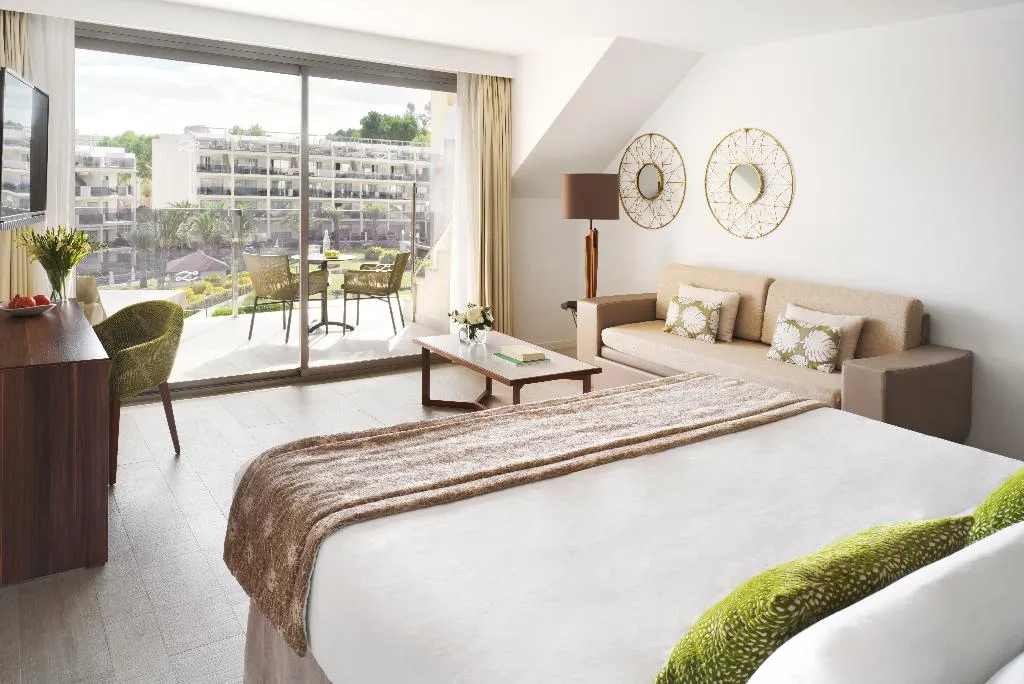 JUNIOR SUITE KING SIZE BED Room, Zafiro Palace Palmanova, Majorca