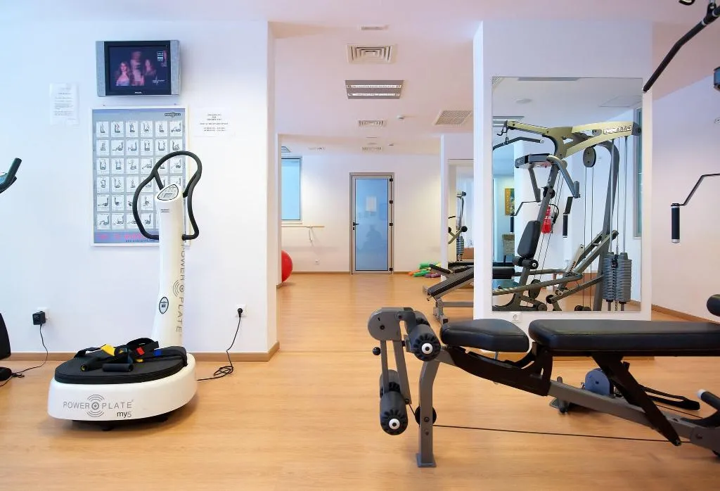 Sports and Entertainment, Albatros, Crete