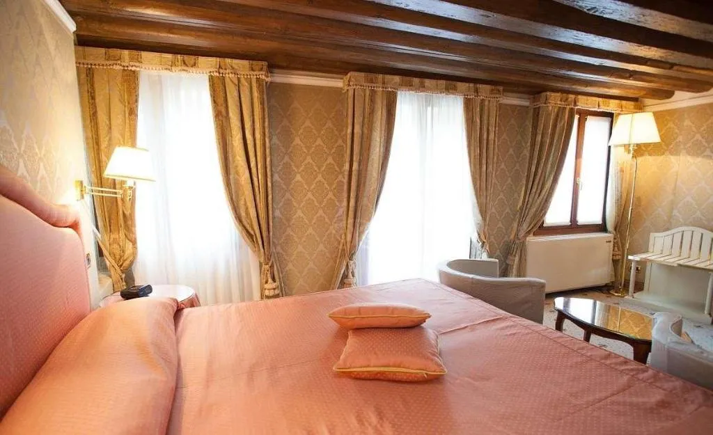 Room, Colombina, Venice