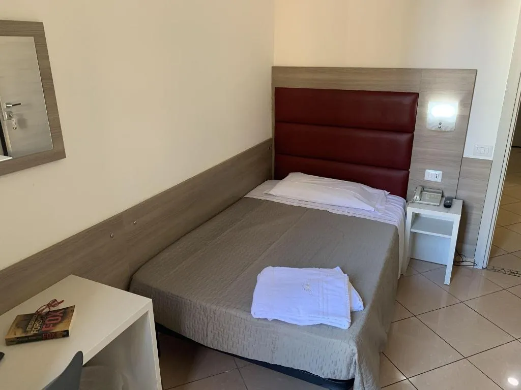 Room, Hotel Siro, Milan