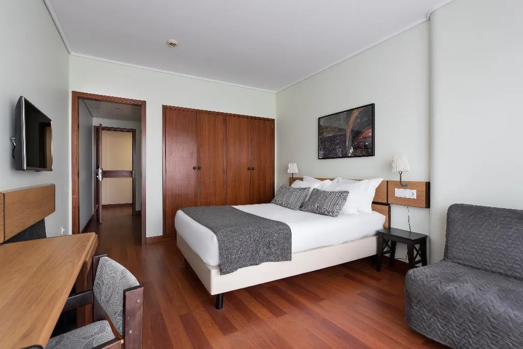 FAMILY ROOM CITY VIEW Room, Dorma Praia Golfe, Porto