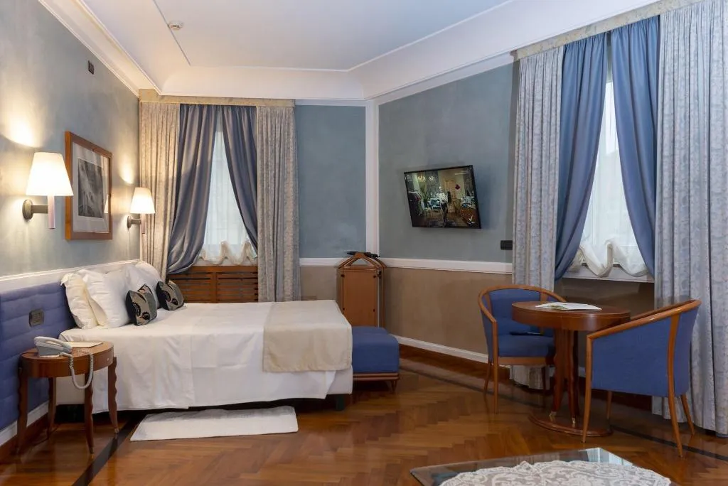 SUITE QUEEN SIZE BED Room, Grand Hotel Ortigia, Catania