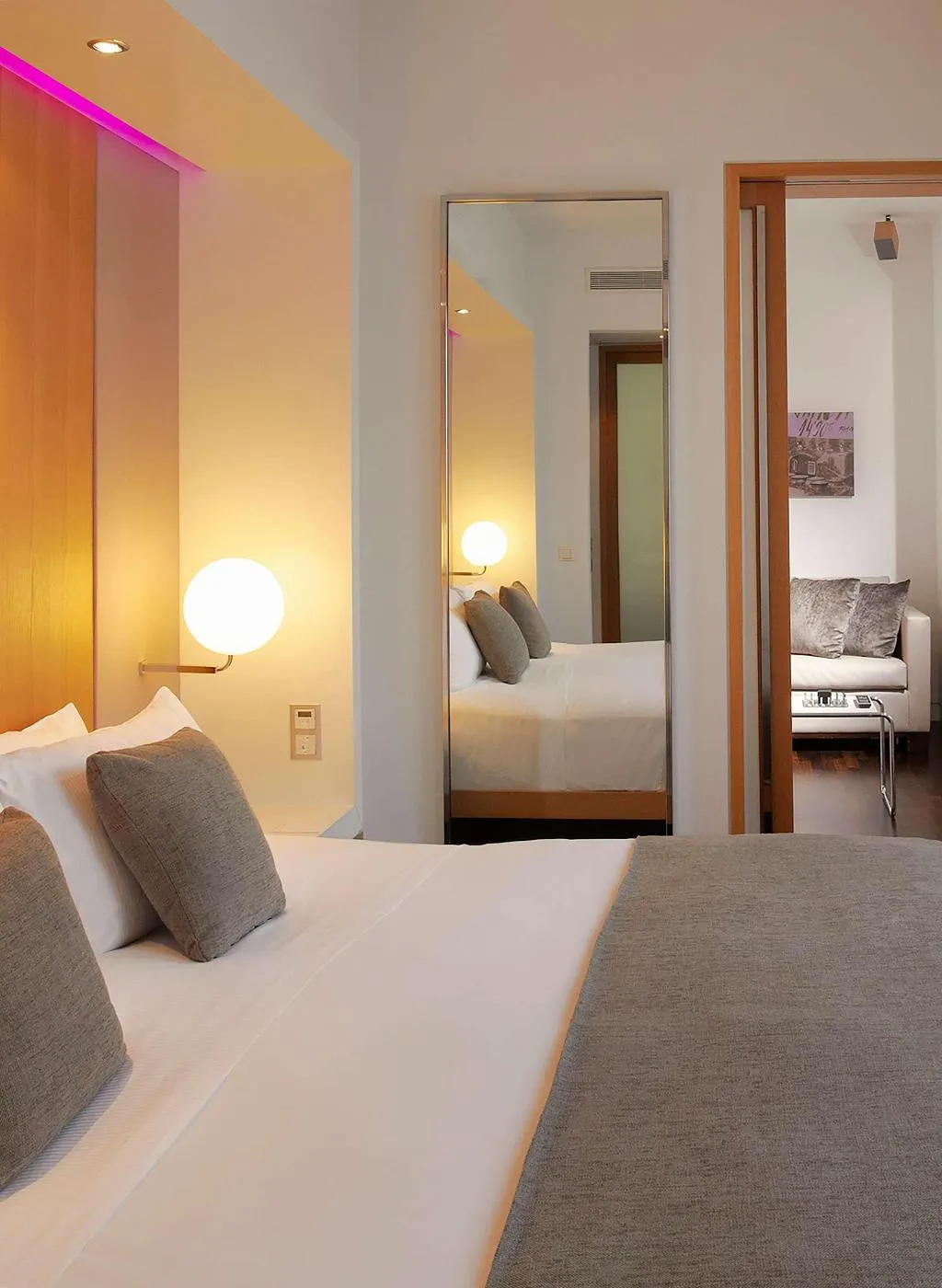 SUITE STANDARD Room, ME Madrid Reina Victoria, Madrid