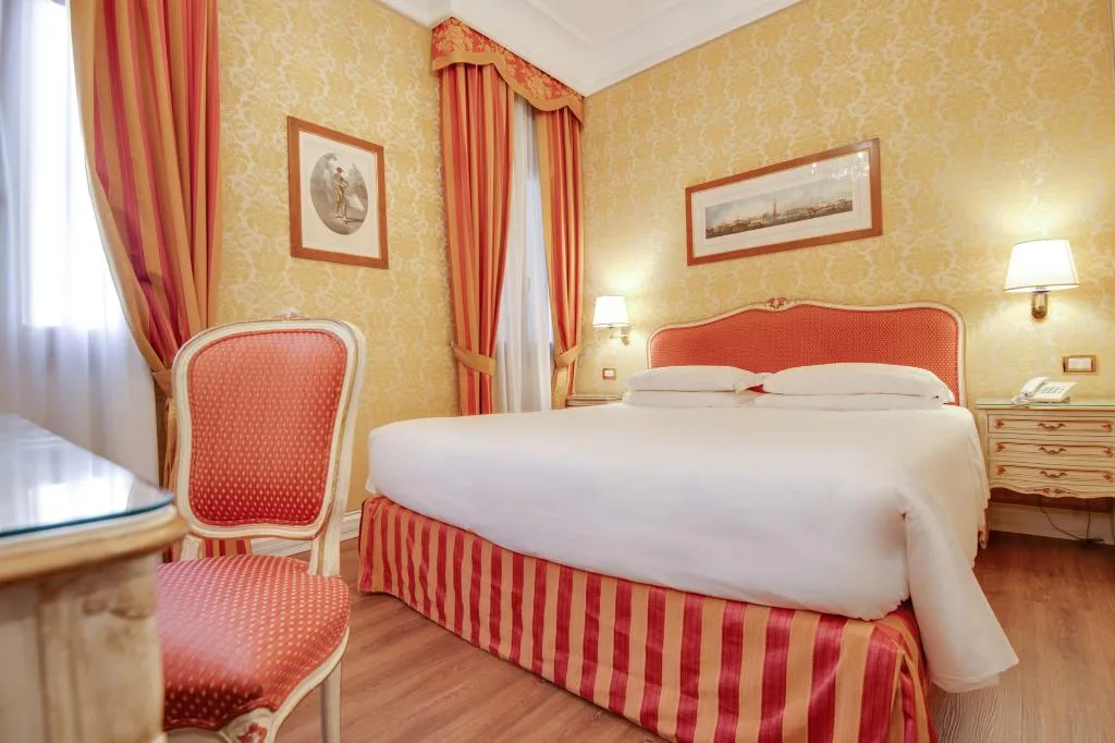 Double or Twin SUPERIOR Room, Antiche Figure, Venice