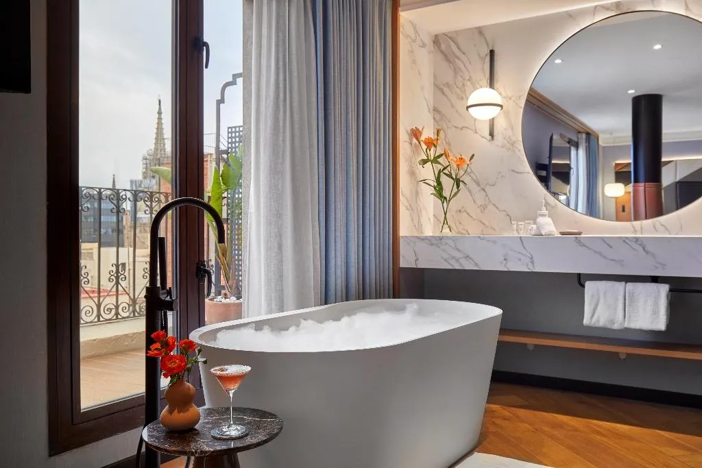 SUITE KING SIZE BED Room, Kimpton Vividora Hotel, Barcelona