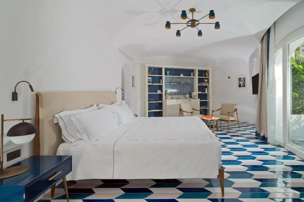 Room, Borgo Santandrea, Naples