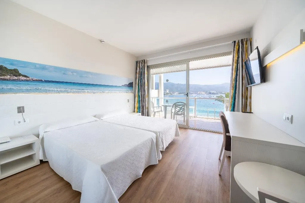 Double or Twin SEA VIEW Room, Seramar Comodoro Playa, Majorca