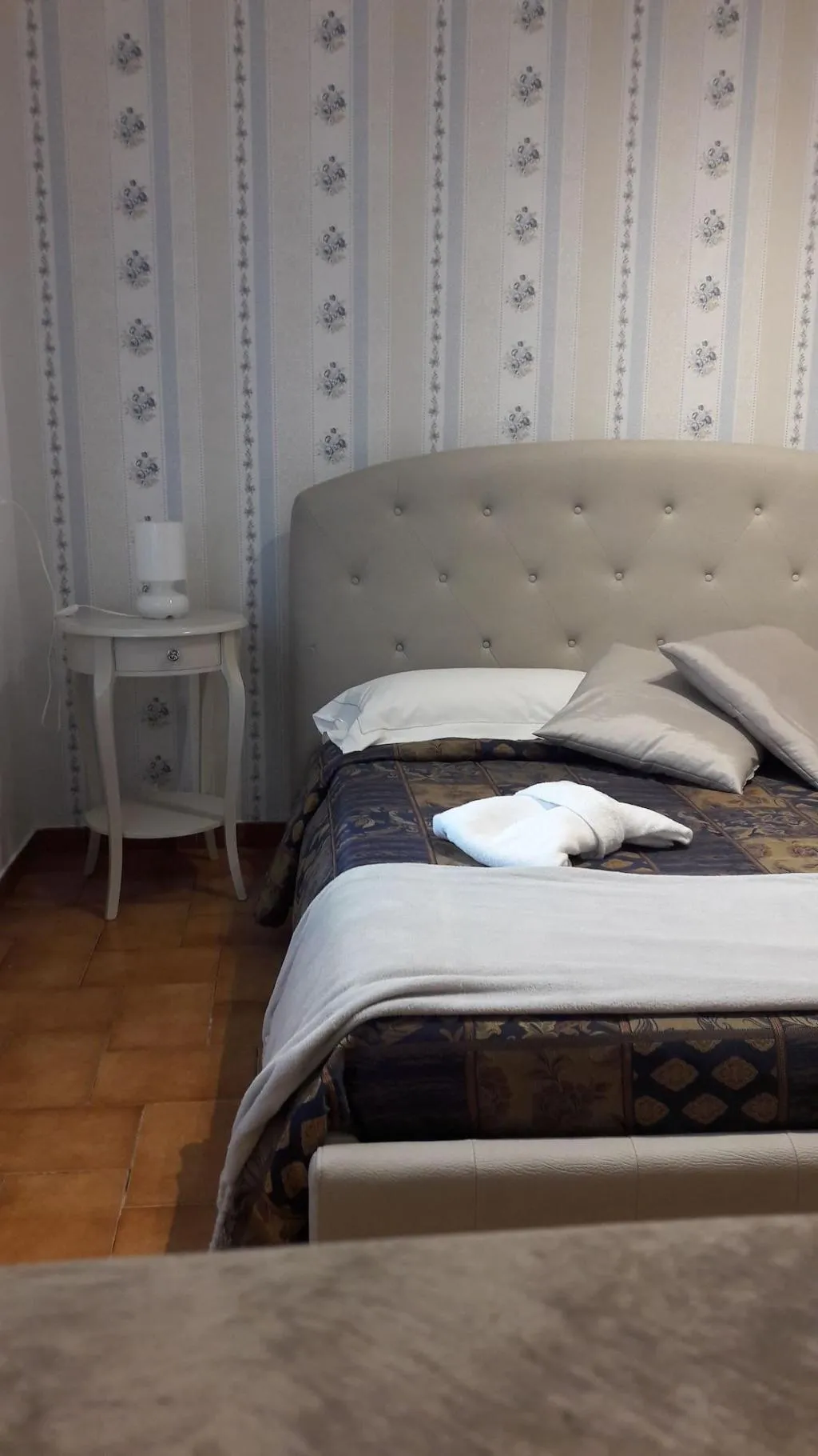 Room, Dimoramuri B&b, Catania