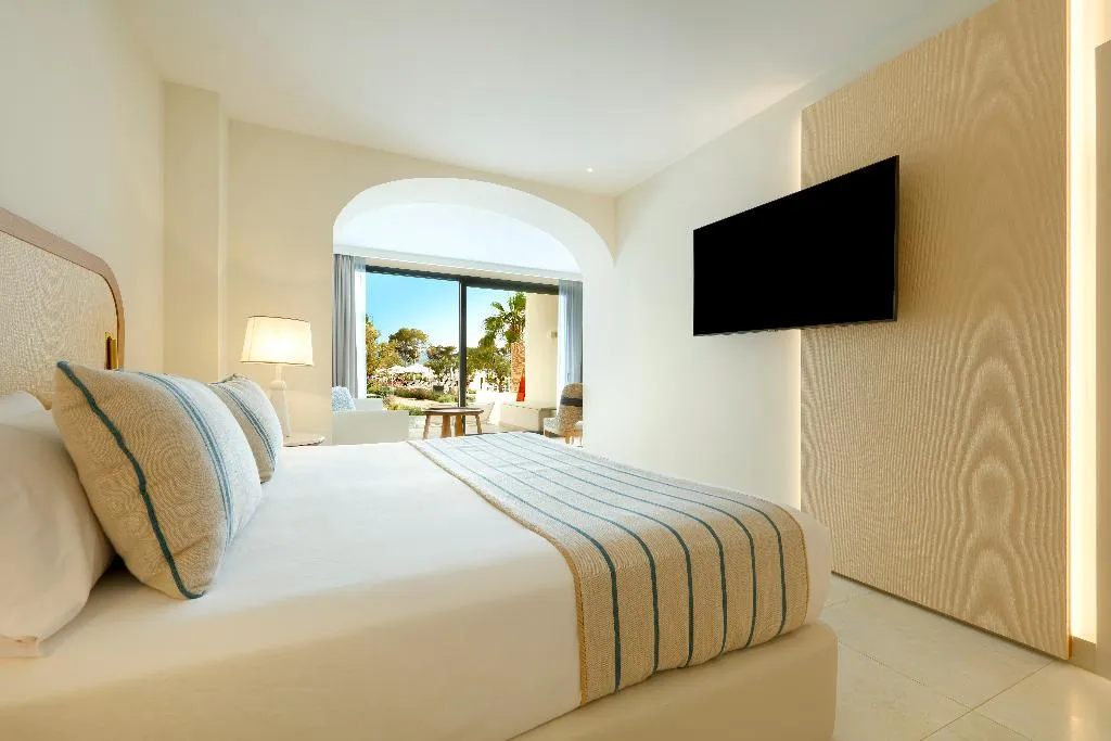 JUNIOR SUITE WITH PRIVATE POOL Room, TRS Ibiza Hotel, Ibiza