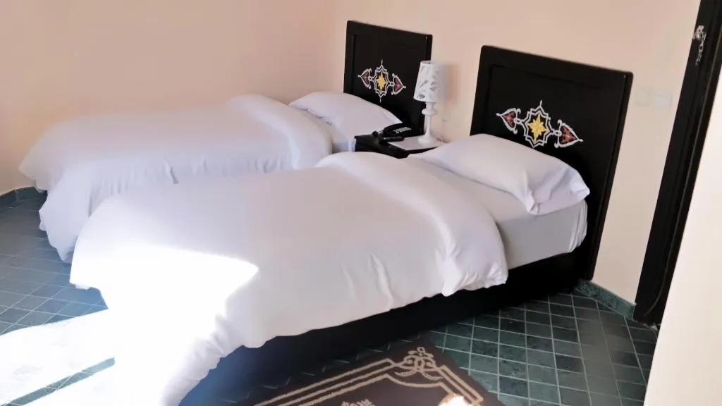 Room, Texuda, Rabat
