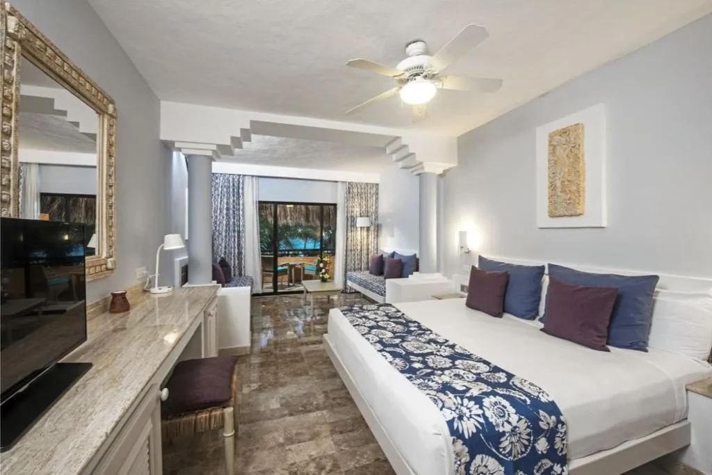 JUNIOR SUITE OCEAN FRONT Room, Iberostar Waves Tucan All Inclusive, Cancun Area