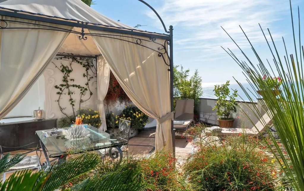 SUITE SEA VIEW KING BED Room, Punta Regina, Naples