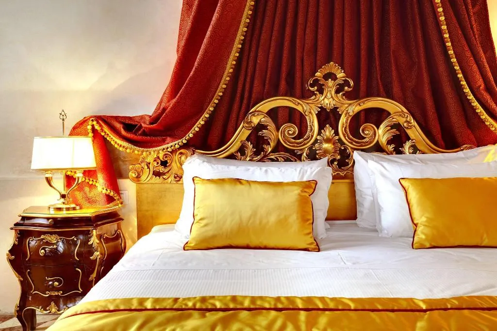 SUITE KING SIZE BED Room, Dona Palace, Venice