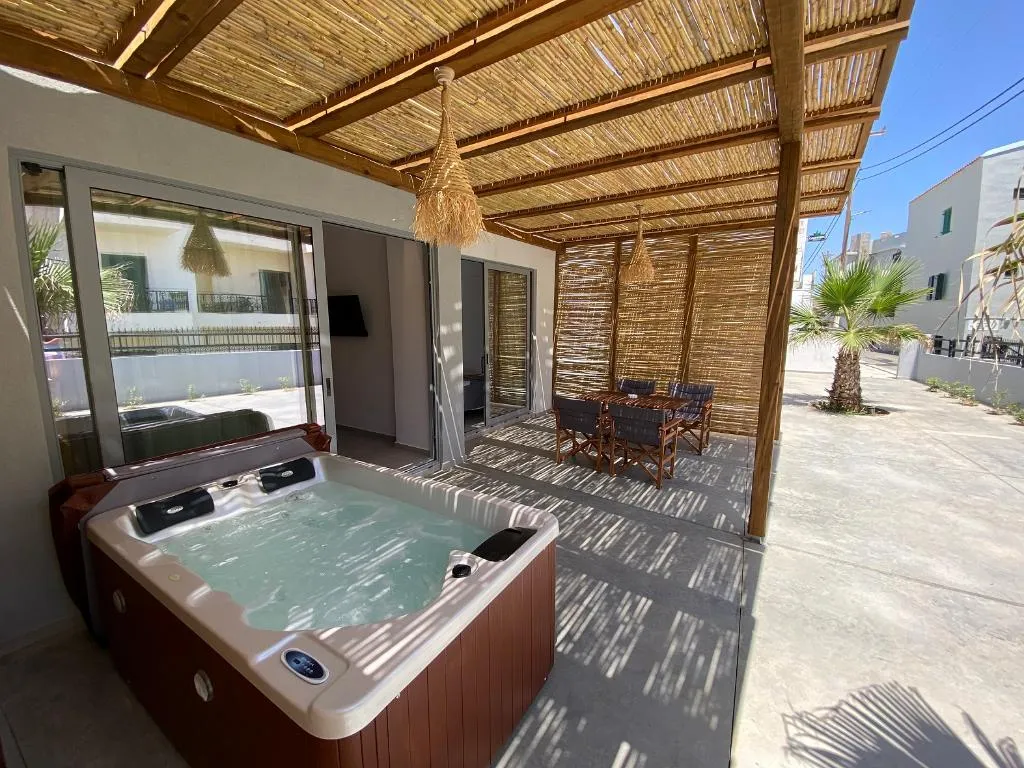 SUITE DELUXE WITH JACUZZI Room, Blue Aegean Hotel & Suites, Crete