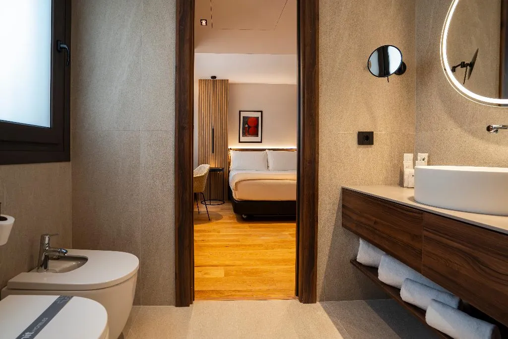 DOUBLE BASIC Room, Zenit Borrell, Barcelona
