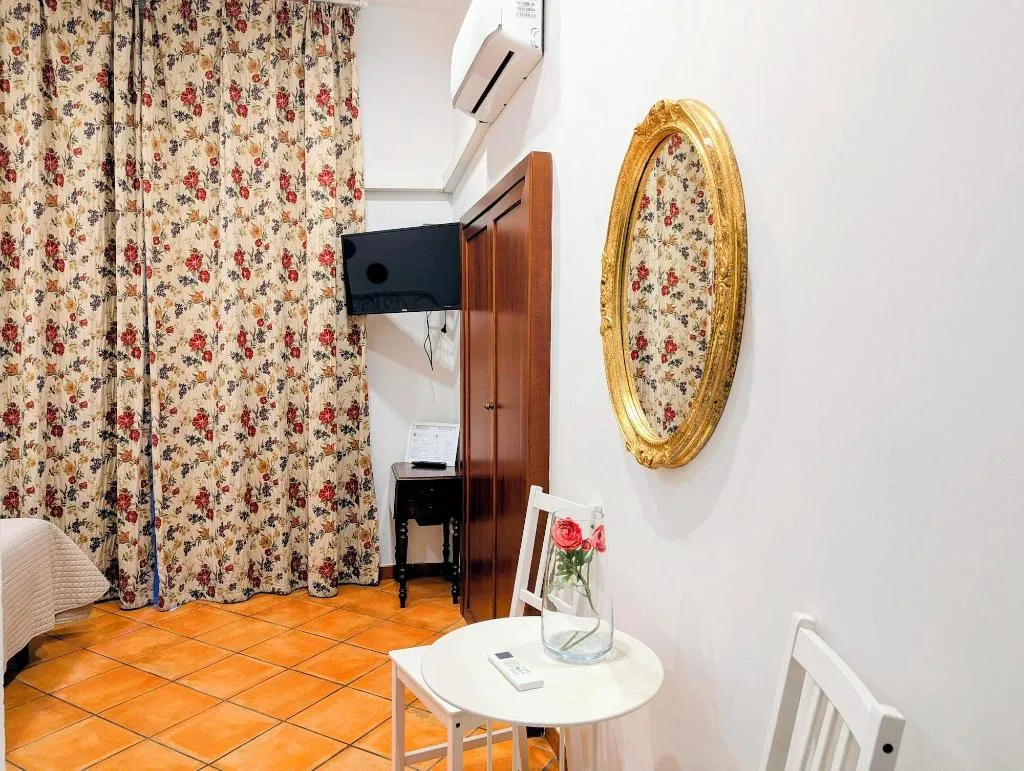 Room, La Locanda Dell Arte, Naples