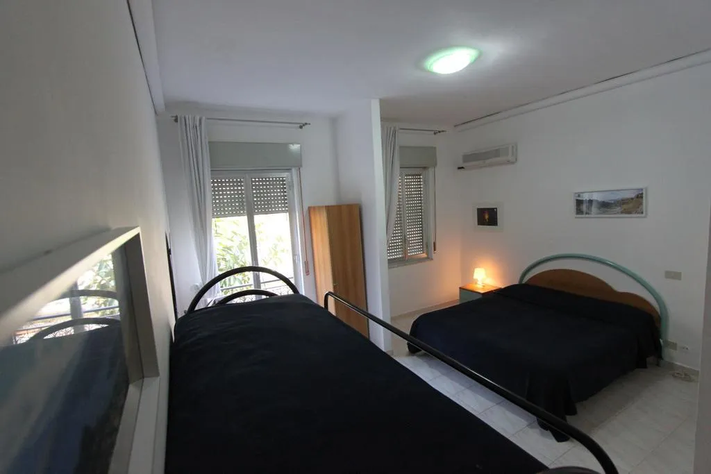 Room, La Scogliera, Naples