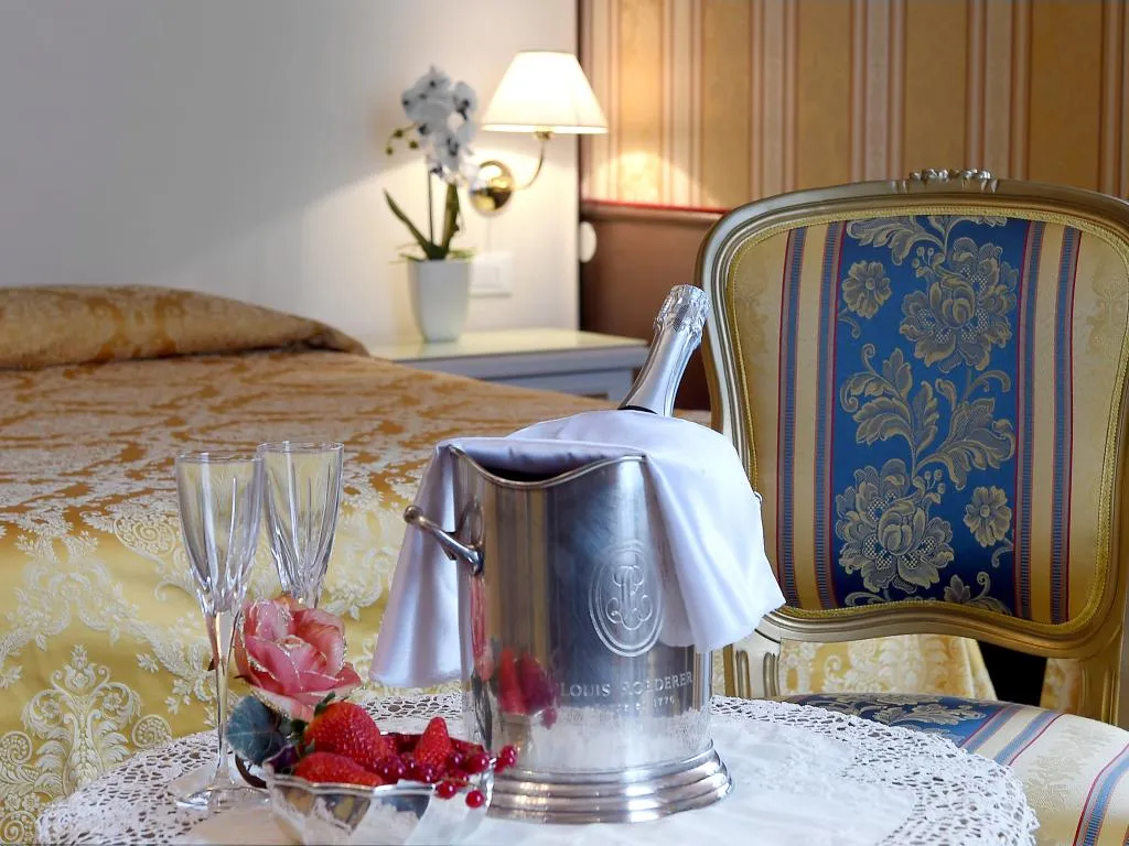Double or Twin SUPERIOR Room, Corte dei Greci, Venice