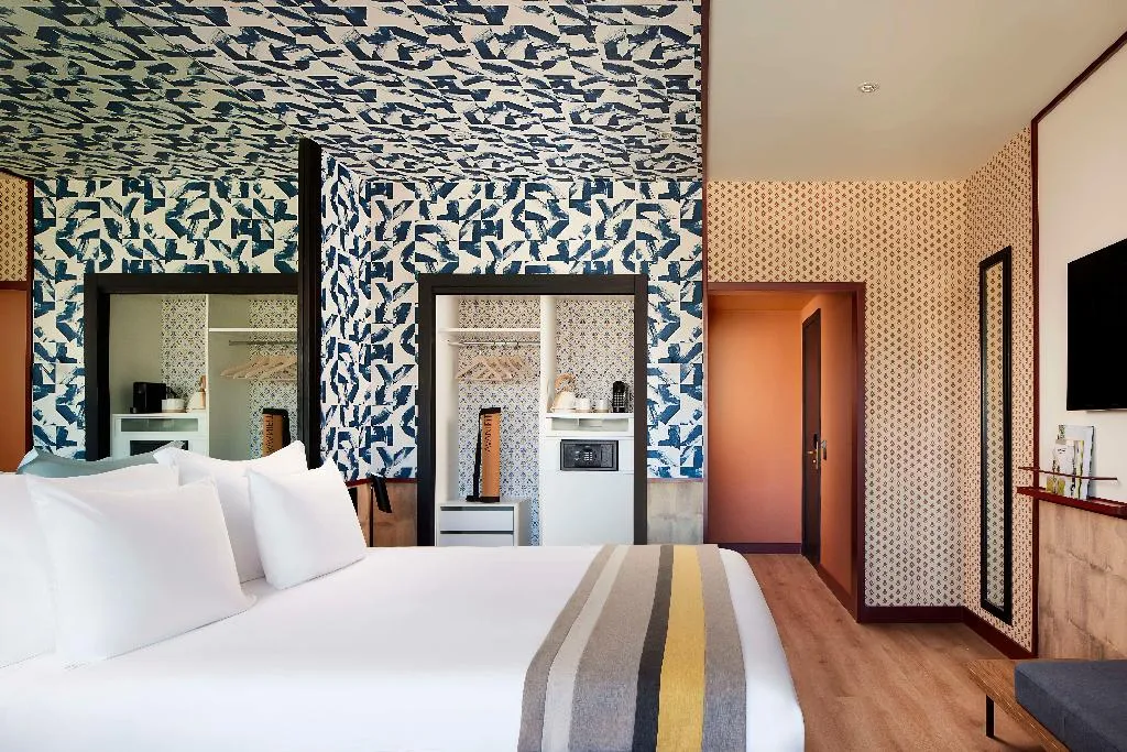 FAMILY ROOM CAPACITY 6 Room, Avani Avenida Liberdade, Lisbon