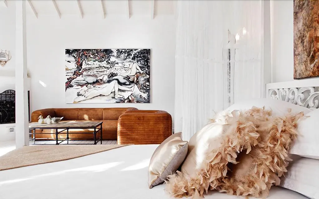 Room, Sabrina's Haus, Dalaman