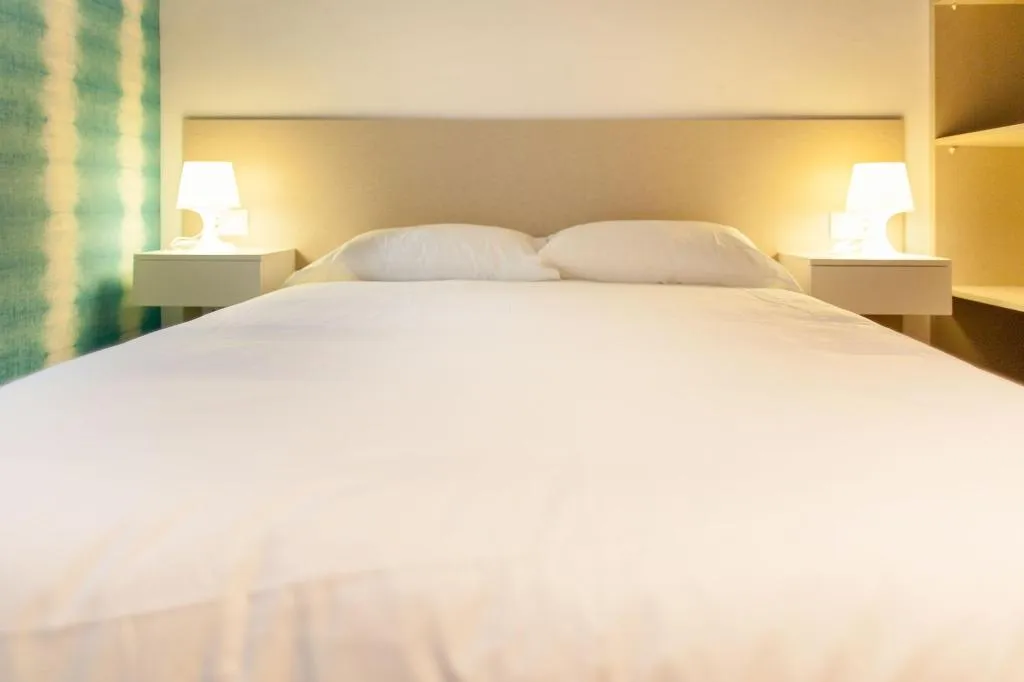 Room, Host & Home, Valencia