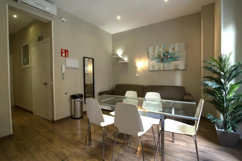 APARTMENT TWO BEDROOMS Room, Suites You Nickel, Madrid