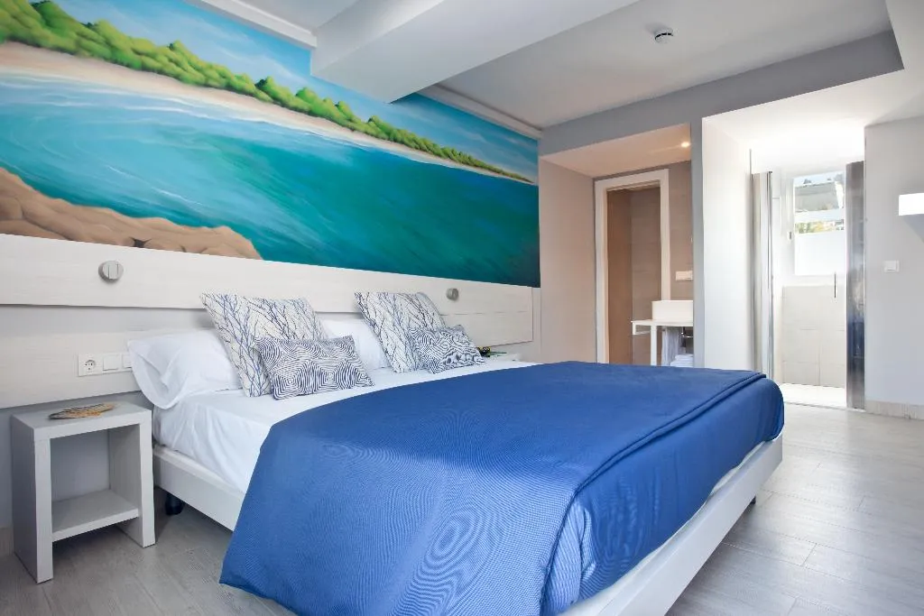 Double or Twin STANDARD Room, Ryans La Marina, Ibiza