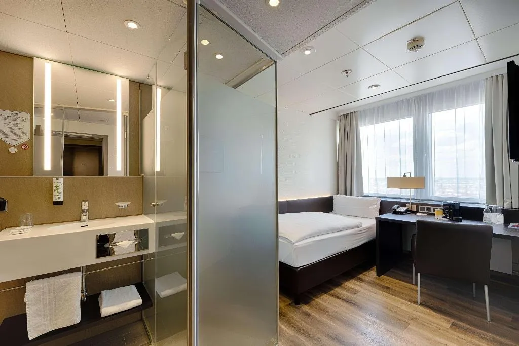 Room, Park Inn by Radisson Berlin Alexanderplatz, Berlin