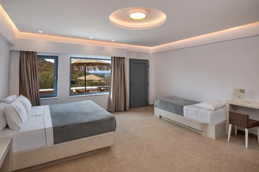 TRIPLE EXECUTIVE Room, Aelia Thalassa, Santorini