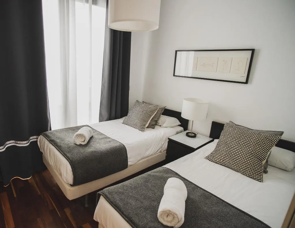 APARTMENT TWO BEDROOMS Room, azz Apartamentos Torre de la Plata, Seville