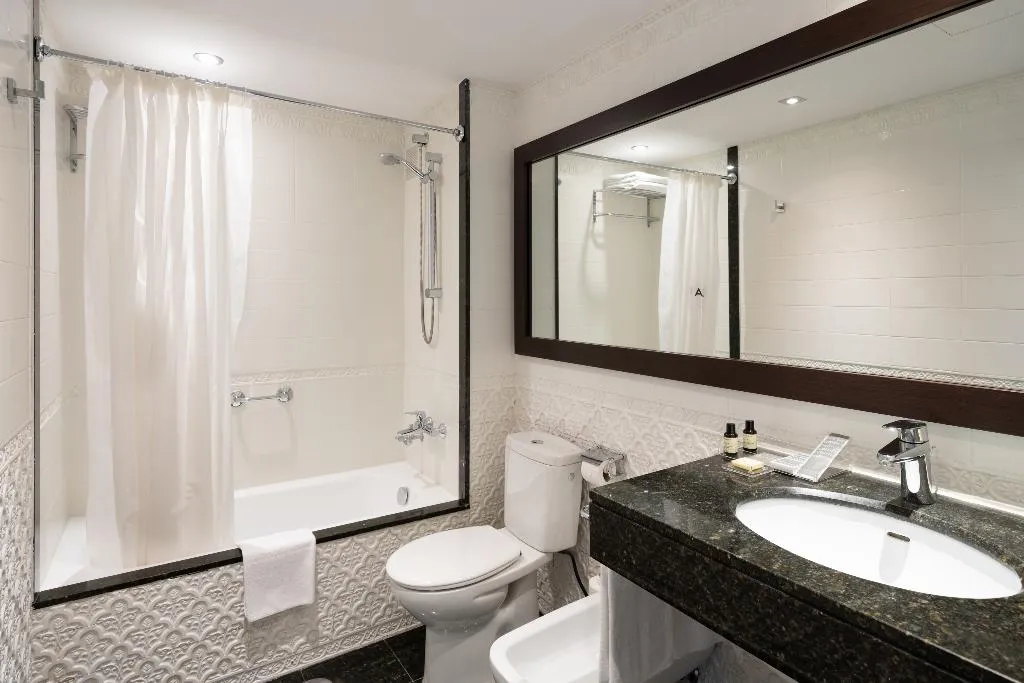 TRIPLE STANDARD Room, Catalonia Roma, Barcelona