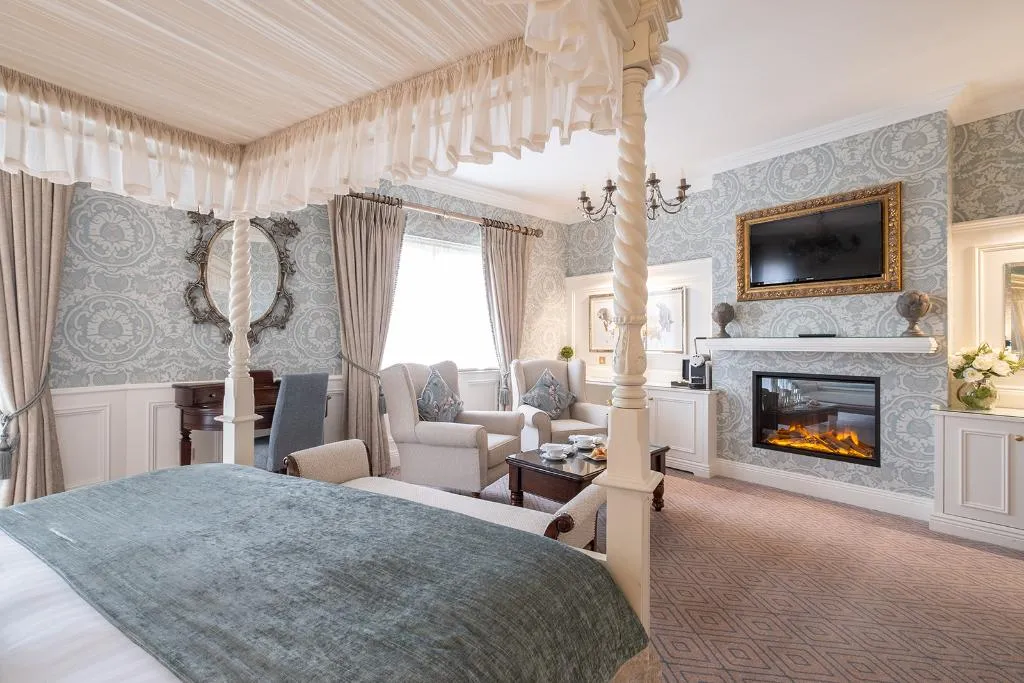 SUITE HONEYMOON Room, Clanard Court Hotel, Dublin