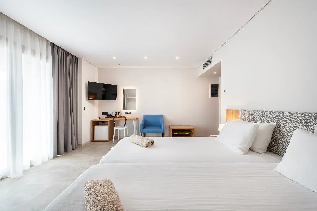 Double or Twin SUPERIOR WITH PRIVATE POOL Room, Athina Palace, Crete