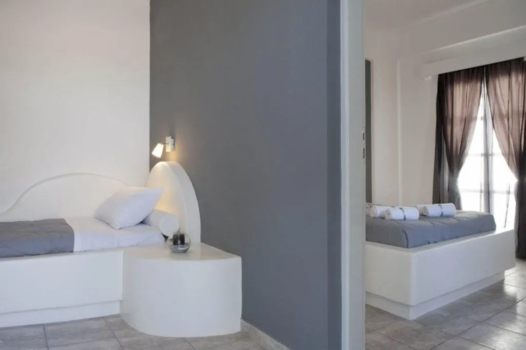 FAMILY ROOM TWO BEDROOMS Room, Philippion, Santorini
