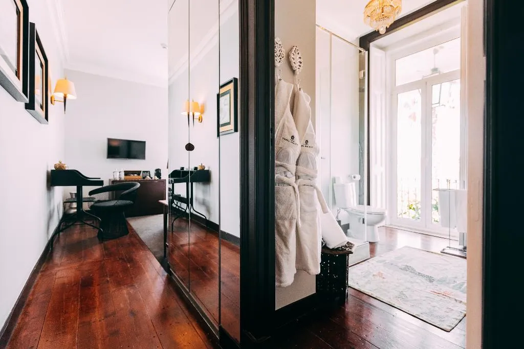 DOUBLE WITH JACUZZI Room, Torel Palace Lisboa, Lisbon