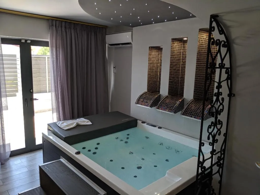 SUITE WITH JACUZZI Room, Anagenessis Village, Zante