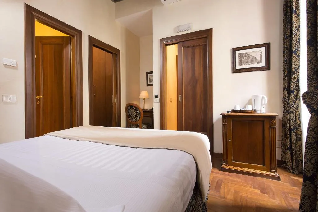 Room, Teatro Pace 33, Rome