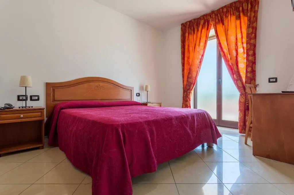 Room, Hotel Plaza, Naples