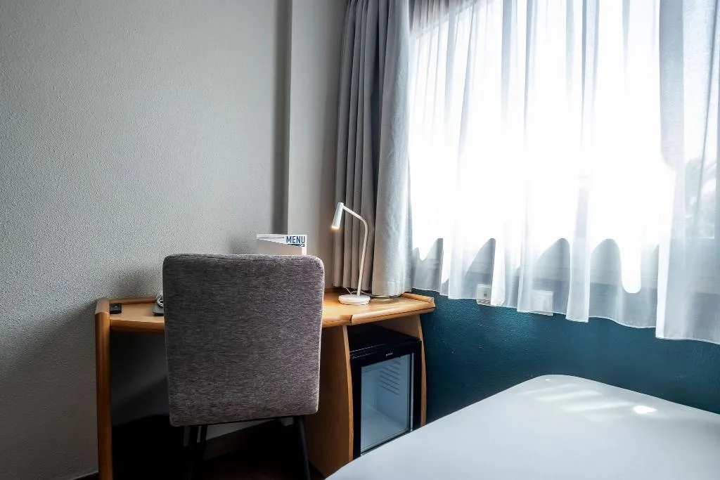 TWIN STANDARD Room, Travelodge Alicante Puerto, Costa Blanca