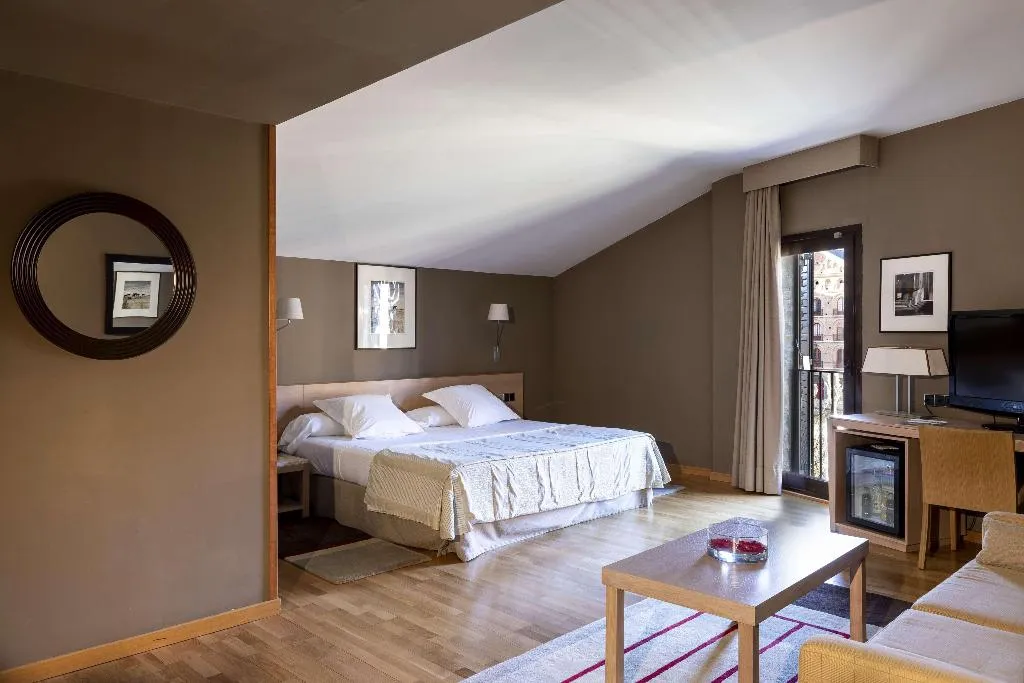 Room, Parador de la Seu d'Urgell, Costa Brava