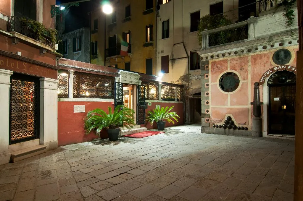 General view, La Fenice et des Artistes, Venice