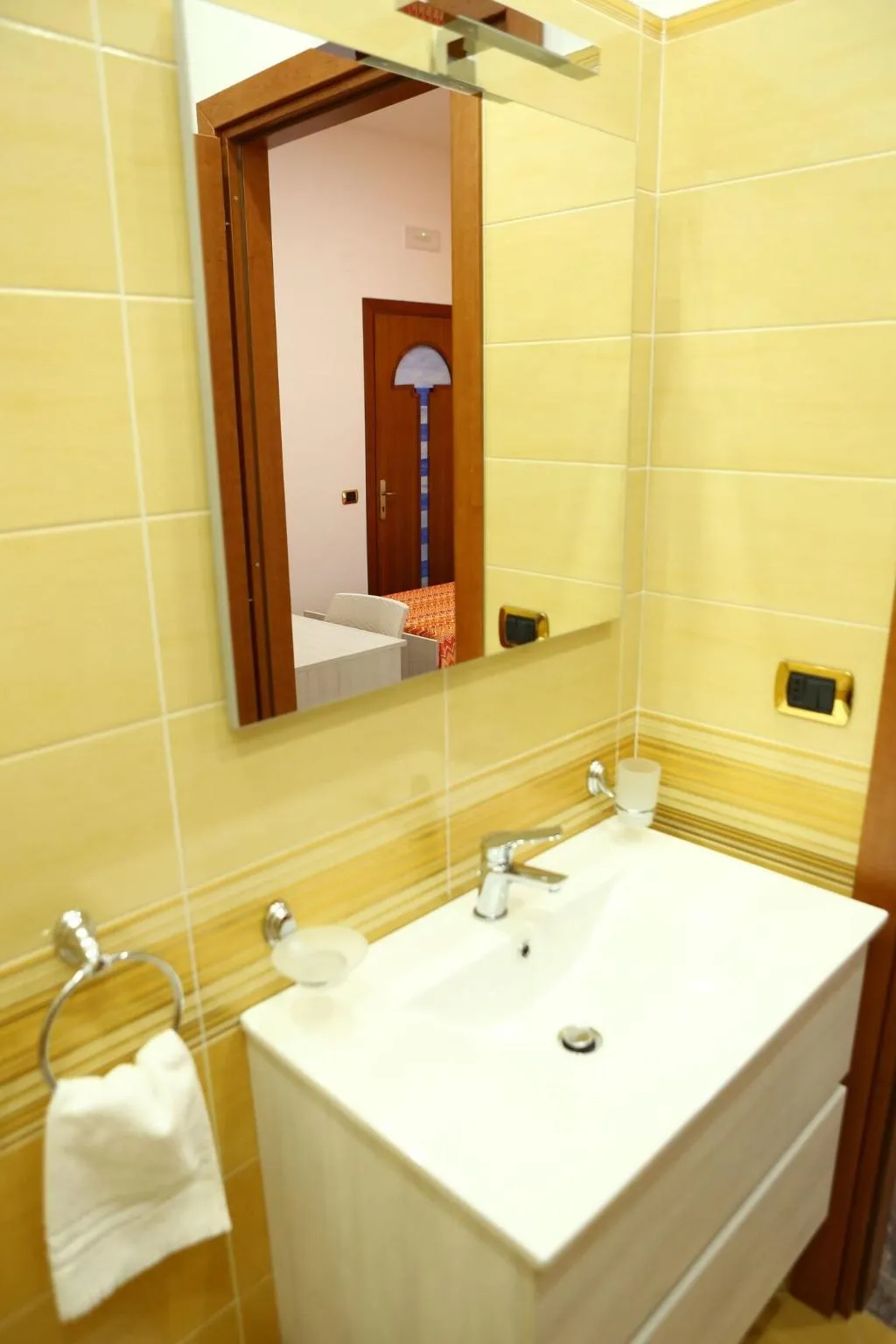 Room, B&B Cornelia, Naples