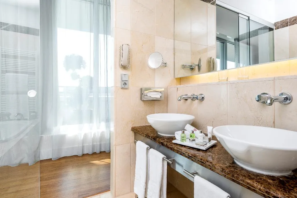 JUNIOR SUITE CAPACITY 3 Room, NH Collection Berlin Mitte Friedrichstrasse, Berlin