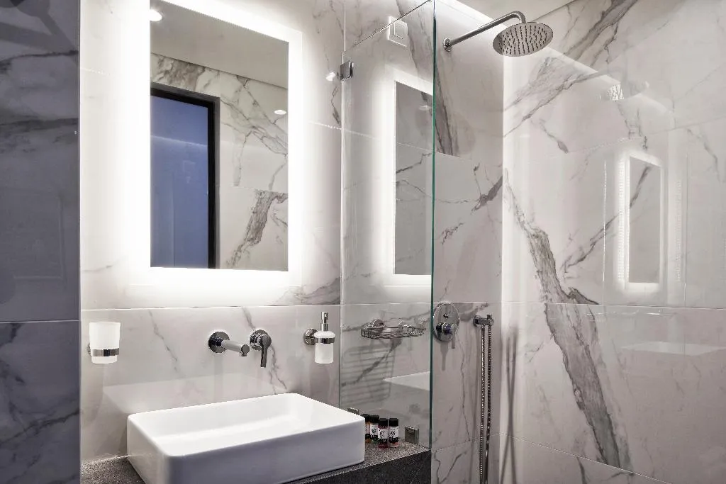 SUITE CAPACITY 4 Room, NLH Monastiraki, Athens