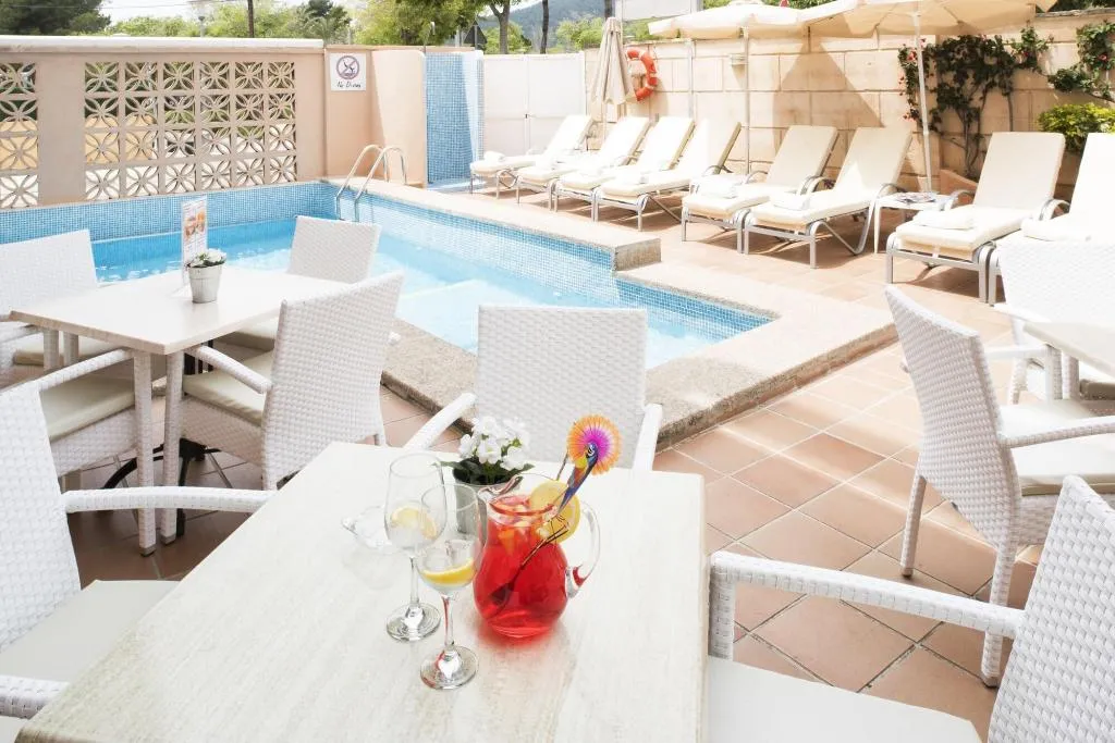 Sports and Entertainment, HR Gil - Adults Only, Majorca