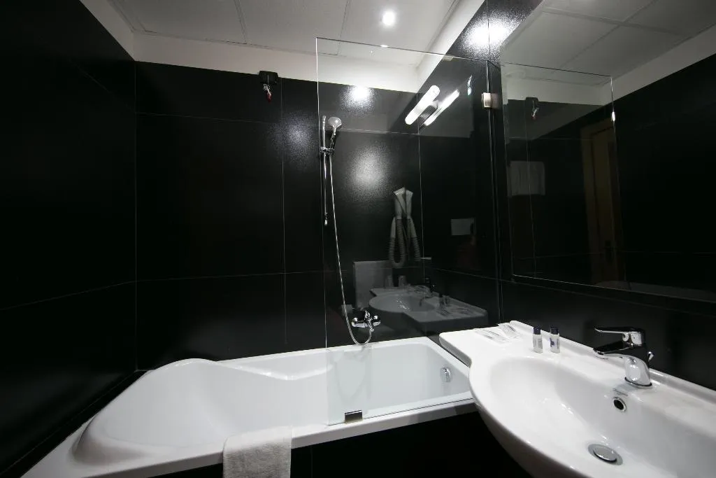 TWIN SUPERIOR Room, Mediterranea Hotel and Convention Center, Naples