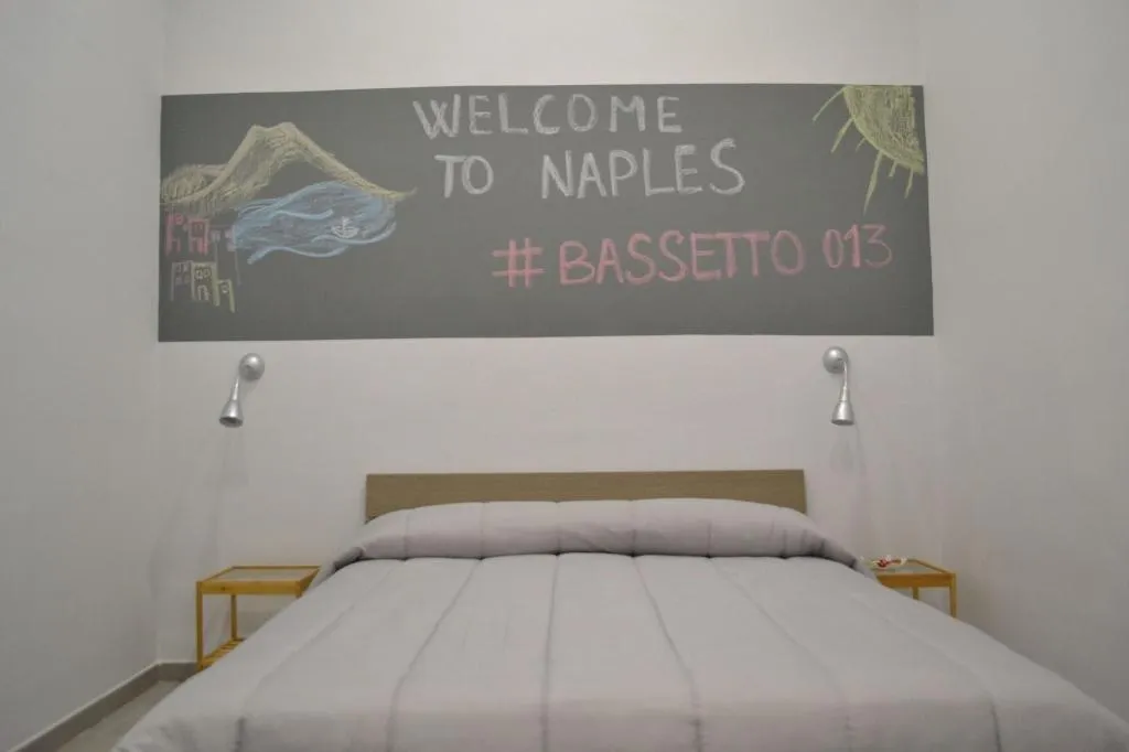 Room, Bassetto 013, Naples