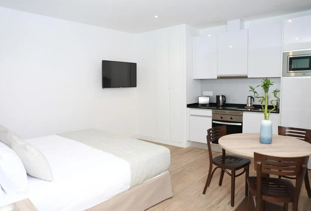 STUDIO TWO BEDS Room, New Point Madrid Opera, Madrid