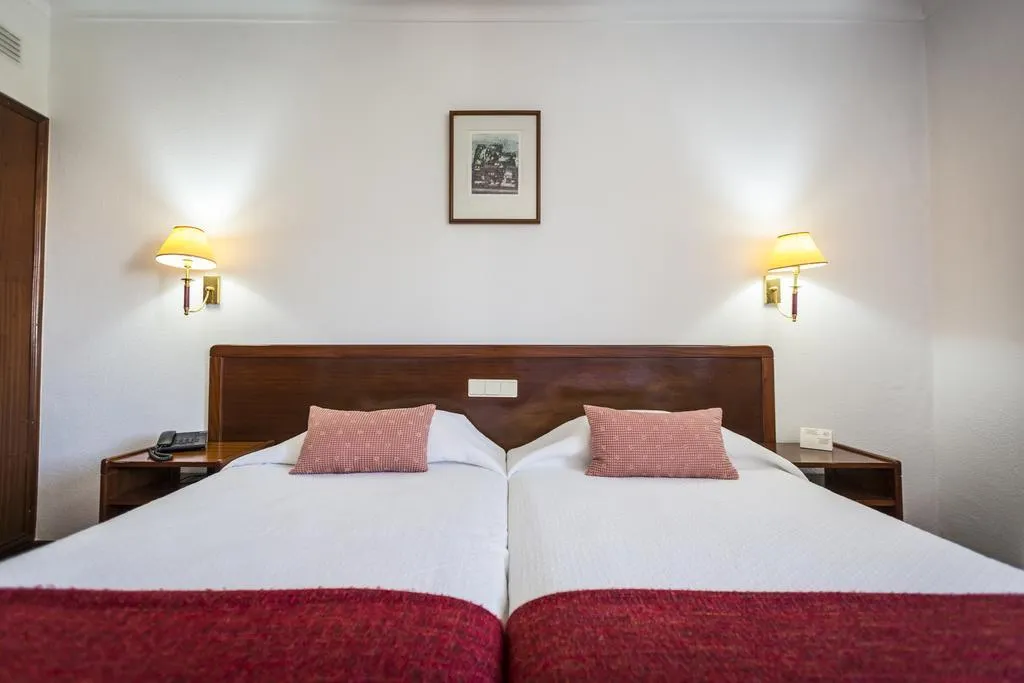 Room, Aranguês, Lisbon